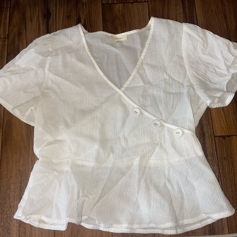 White light weight shirt sleeve blouse